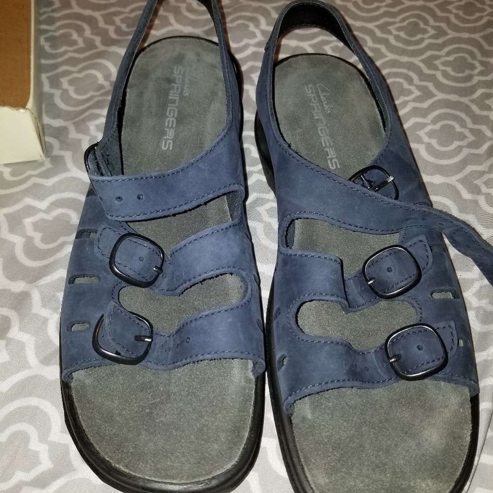 Sz 9 1/2 Clark's 3 buckle sandals never worn